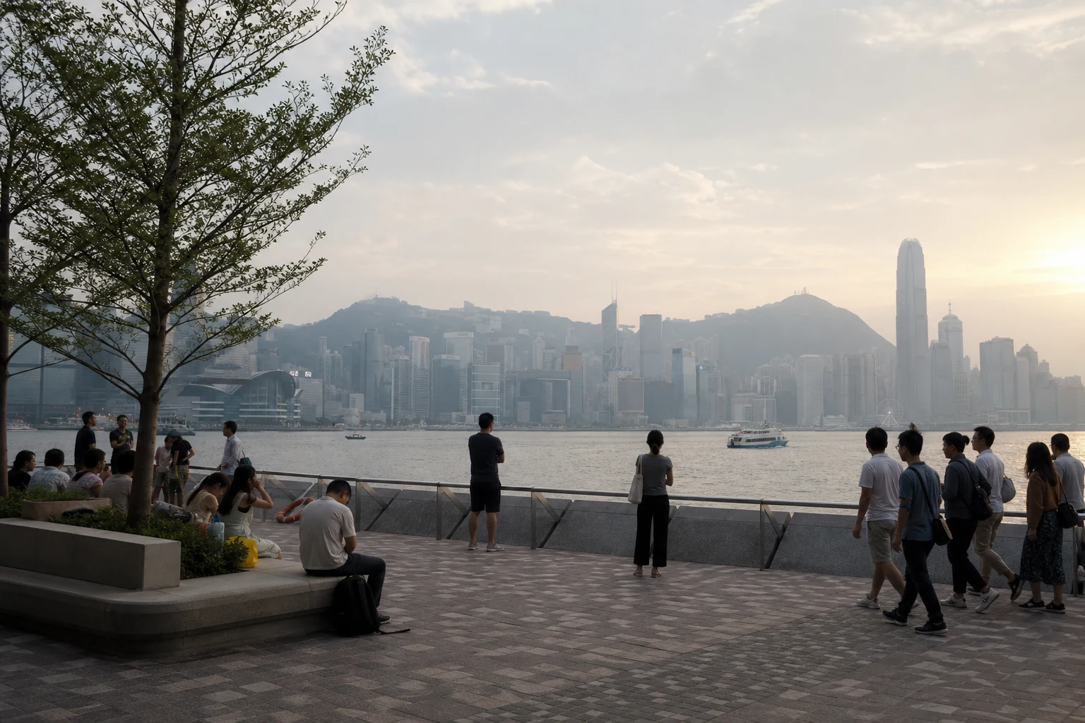 傍晚的香港西九龙海滨与城市天际线
